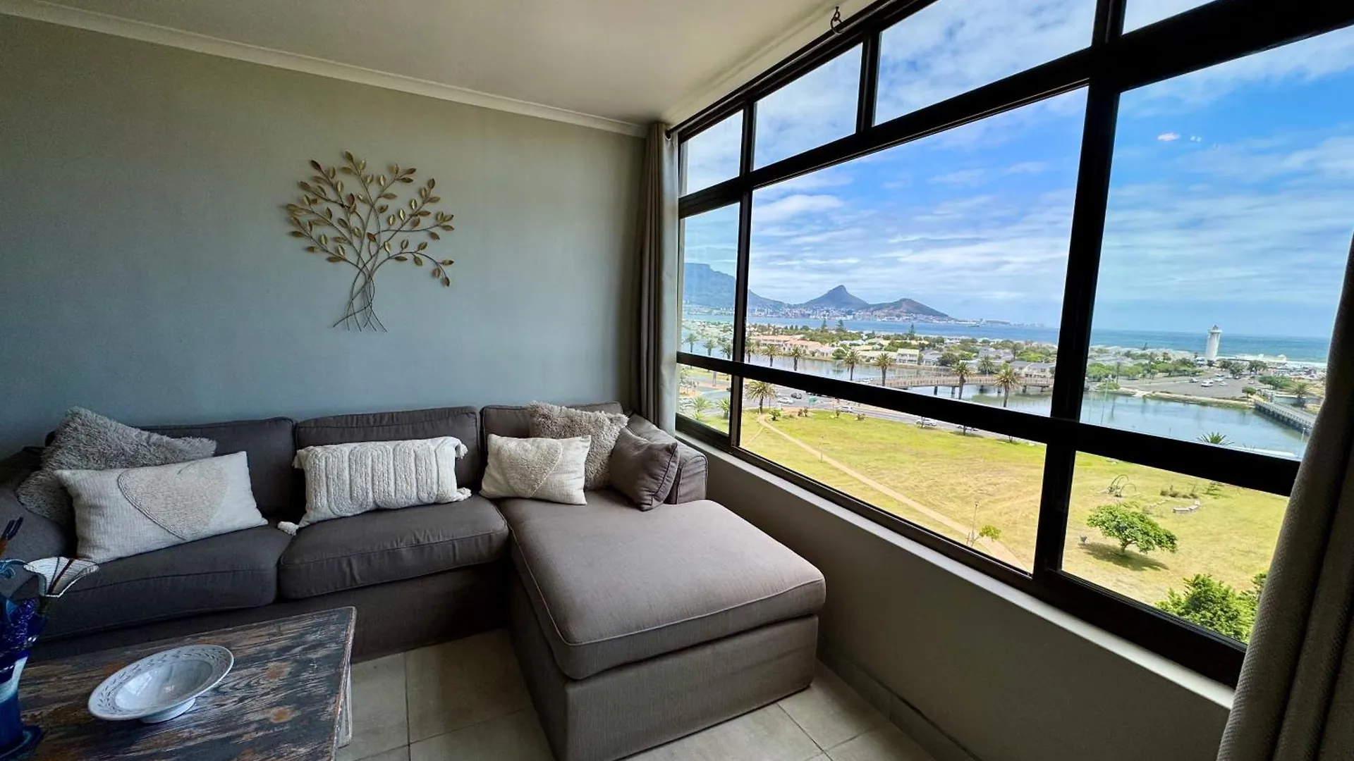 Apartment Island Views