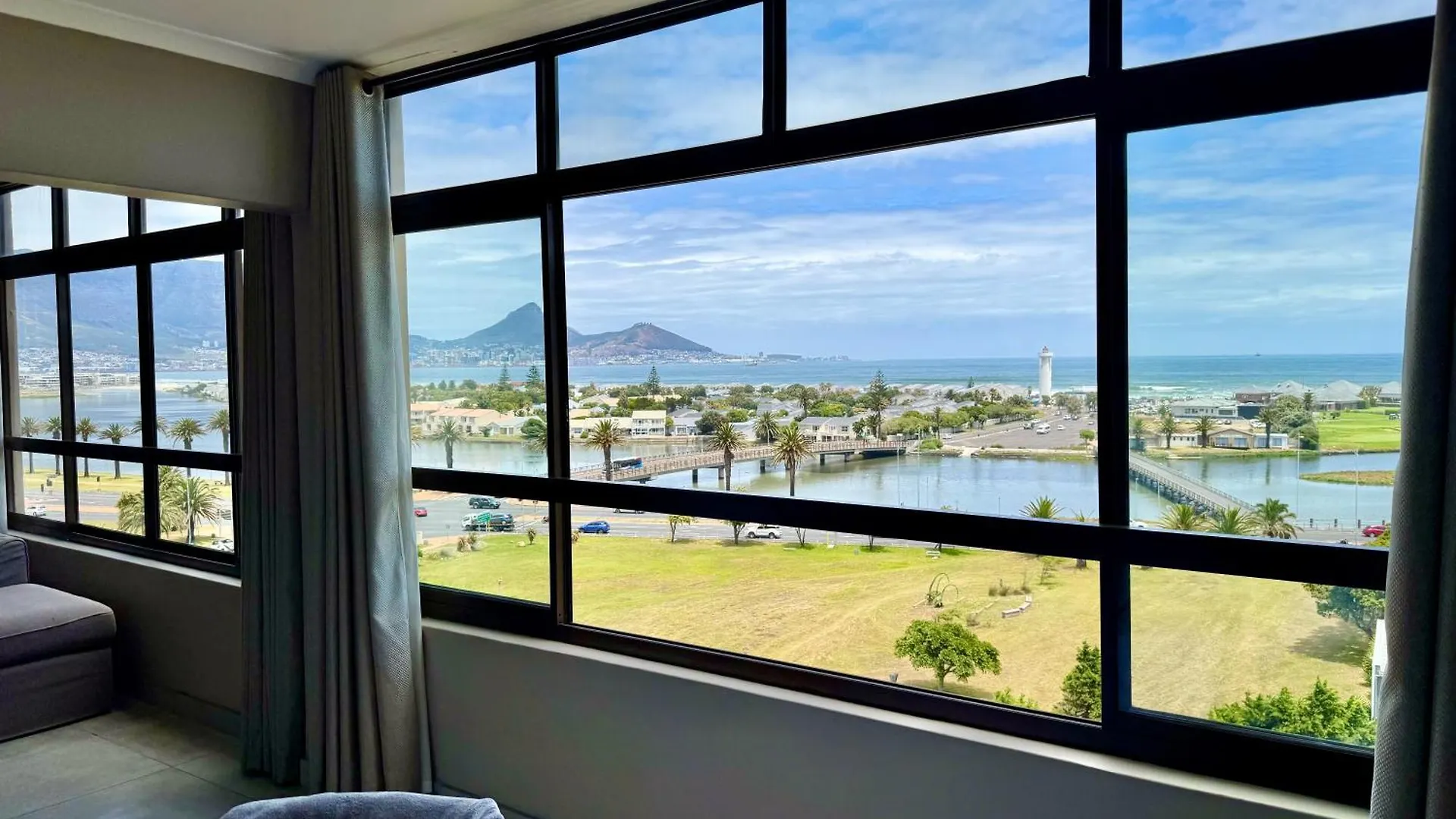 Apartment Island Views